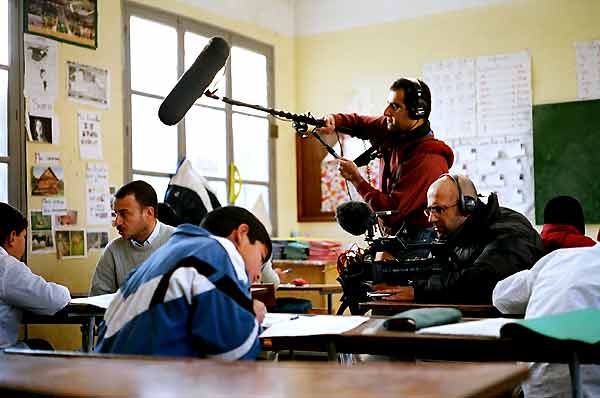 مشهد من فيلم ولو في الصين للمخرج الجزائري مالك بنسماعيل 